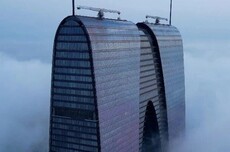 一台顶级光刻机流入中国