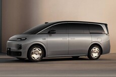 零跑首款旗舰MPV D99正式上市 24.98万元起售