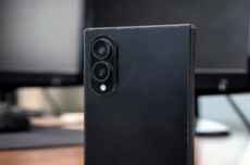 三星Galaxy Z Fold8宽折叠手机机模曝光,对垒苹果iPhone Ultra
