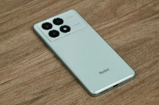 消息称某厂子系将推7英寸巨屏性能机,预计为小米REDMI