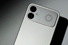 REDMI K90至尊版发布：内置主动散热风扇与8550mAh电池，首销2799元起