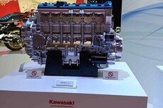 川崎重工与丰田正分别研发氢燃料发电机和氢动力跑车
