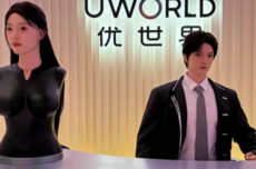 99万机器人伴侣续航仅2—4小时 网友：到底谁伺候谁