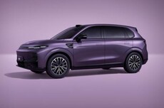 零跑全新B01/B10座舱公布:前排双零重力座椅等