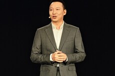 荣耀CEO李健:AI将向“伙伴型类人生命体”演进