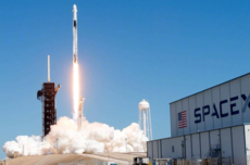 SpaceX第13次星舰飞行测试中止,画面显示4个引擎未点火