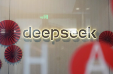 DeepSeek拟明年第二季度在上海上市，梁文锋开启新融资