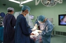 清华团队研发!全球首款脑机接口完成首例人体植入:马斯克输给中国80后