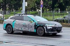 比亚迪腾势Z9S路试实车曝光,轴距超3米
