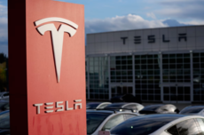 特斯拉第二季度净利润下滑5% 自由现金流转负、股价下跌3%