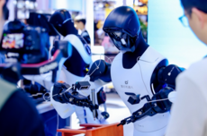 机器人开始打工了,可量产才是生死线|2026 WAIC