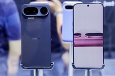 全球首款AI智能体手机努比亚NaviX Ultra亮相WAIC,搭载豆包手机助手