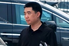 李想被偶遇上街买菜 手提塑料袋现身 网友直呼大佬接地气