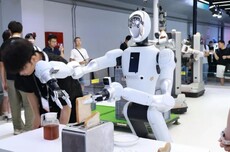 人形机器人“拐点”已至：产量只是下限，模型决定天花板