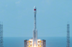 中国成功发射天链三号01星