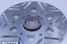 比A4纸还薄能折纸飞机！中国高端钢材突破，赋能手机、5G基站