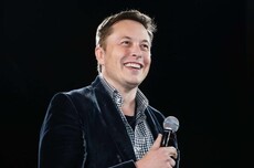 提前1年:马斯克称SpaceX年收入有望2030年突破1万亿美元