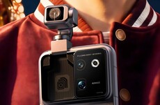 罗永浩评价荣耀Robot Phone:非常科幻,相信看到的人都会吃惊