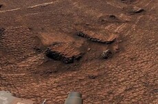 NASA好奇号在火星发现奇特蜂窝状地貌,成因待解