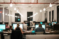 调查显示75%用户倾向谷歌Fitbit Air 无屏设计成焦点
