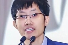 梁文锋一年财富暴涨3850%,增速登顶全球亿万富豪榜首