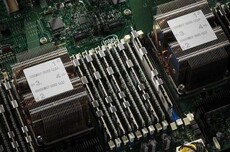 英特尔CEO陈立武暗示将重返内存市场，探索CPU与内存堆叠方案