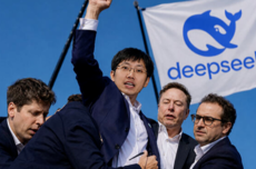 别急着叫梁圣 DeepSeek V4 Pro正式版还有问题:仅比Flash高1分