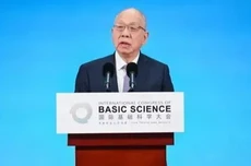 丘成桐最新演讲：除了王虹、邓煜，还谈到了人工智能