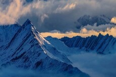 摩尔线程:国产GPU最接近“翻过雪山”的时刻