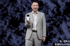 荣耀李健：承接Robot Phone AI、影像能力，Magic9于9月发布