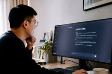 为什么信息喂得越多,AI越笨?