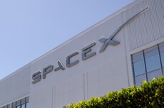 SpaceX股价反弹:数周以来首次收于135美元发行价之上