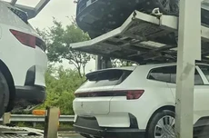 极星Polestar 4 SUV无伪装实车曝光:新增后窗、方正尾门设计