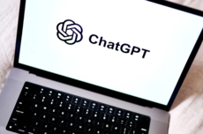 OpenAI扩大ChatGPT功能:可操控iMessage,挑战苹果隐私防线