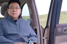 余承东晒问界M9 Ultimate实车内饰,二排旋转座椅支持一键旋转