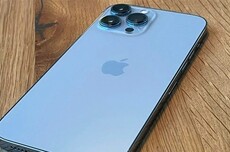 iPhone 18 Pro Max包装盒流出:清新配色撞脸远峰蓝 一秒梦回iPhone 13 Pro