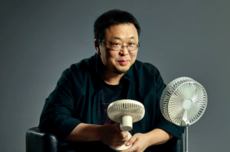 罗永浩称愿凑10万捐款给扶老人遭索赔店主
