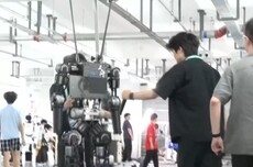 车位变“机位”记者探访机器人“运动员村”