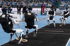 向上攀登、向下扎根！这届人形机器人运动会精彩纷呈