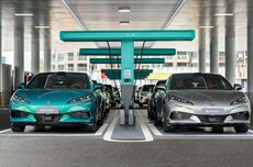 比亚迪第1万座闪充站落成，目标年底建成2万座