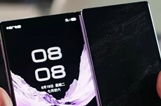 华为Mate XT 2真机曝光,这次三折叠真变了