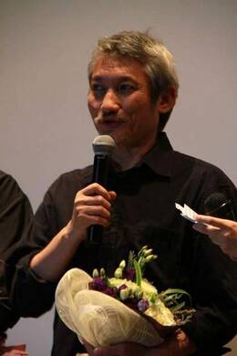 自认功力远远不及前辈张彻,在他眼中的张彻导演是一位不折不扣的君子