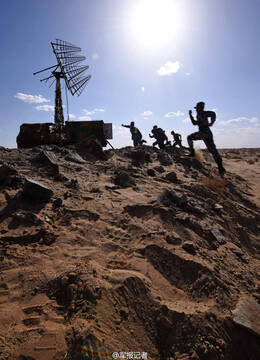 解放军电子战部队罕见曝光 专打敌指挥网数据链