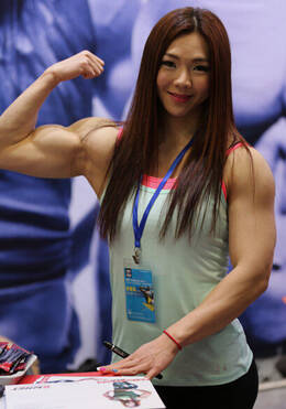 韩"金刚芭比"引围观 筋肉美颜太违和