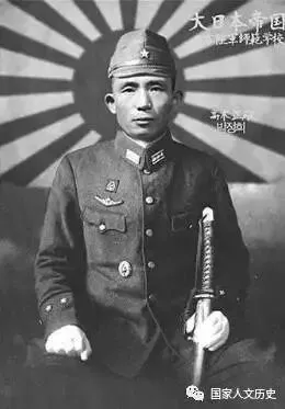 朴正熙为日军效命时的戎装照 图：人民日报“国家人文历史”微信公众号