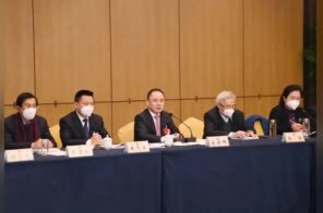 宋乐伟到铜山区代表团与代表们一同审议政府工作报告