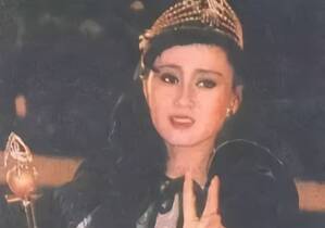 亚姐原来瓜这么多！当小三、卖淫、拍三级片，还轮番上演艳照门…