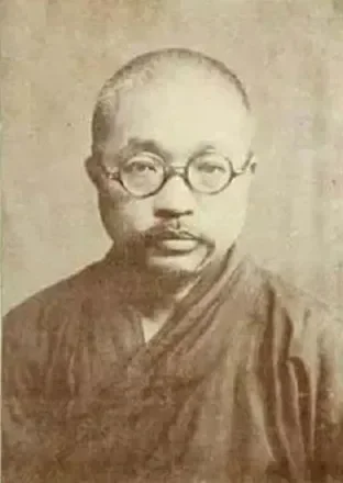 安奉于世界佛学苑图书馆的馆长太虚大师照