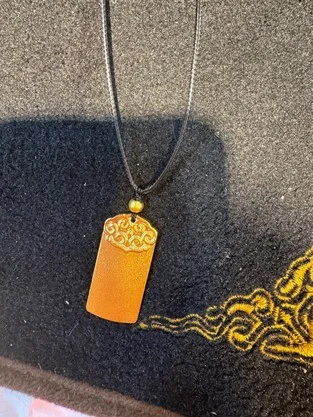 阿晴在打金店打的平安无事牌 图源受访者提供