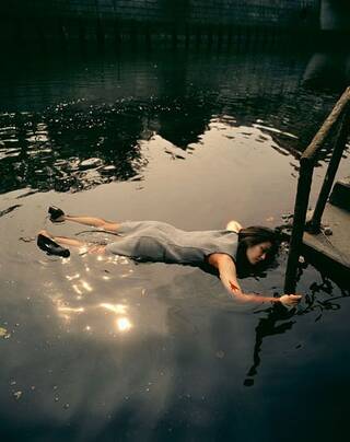 日摄时尚影师 拍女性最美"消亡"瞬间